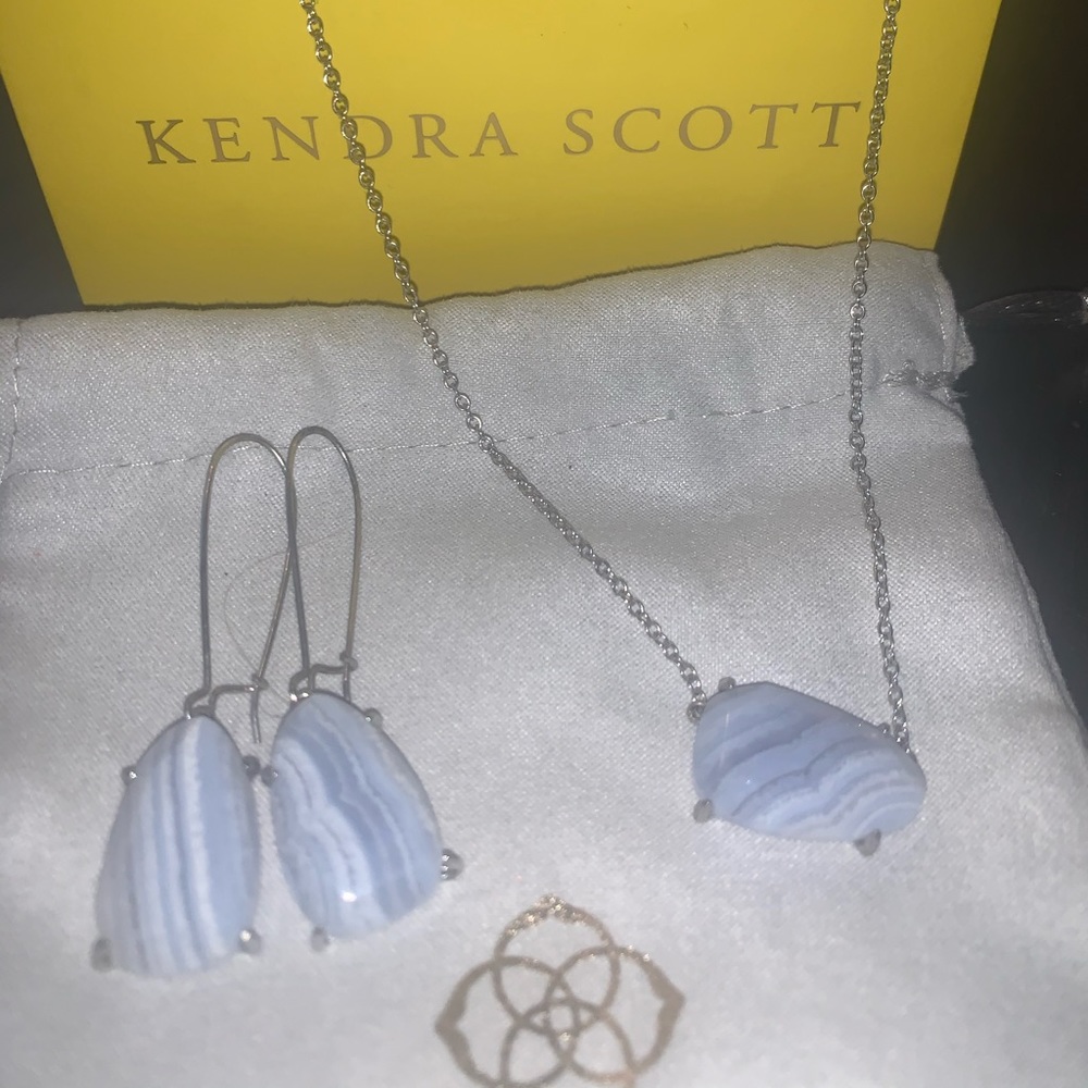 Kendra Scott gift set. Necklace & earring set